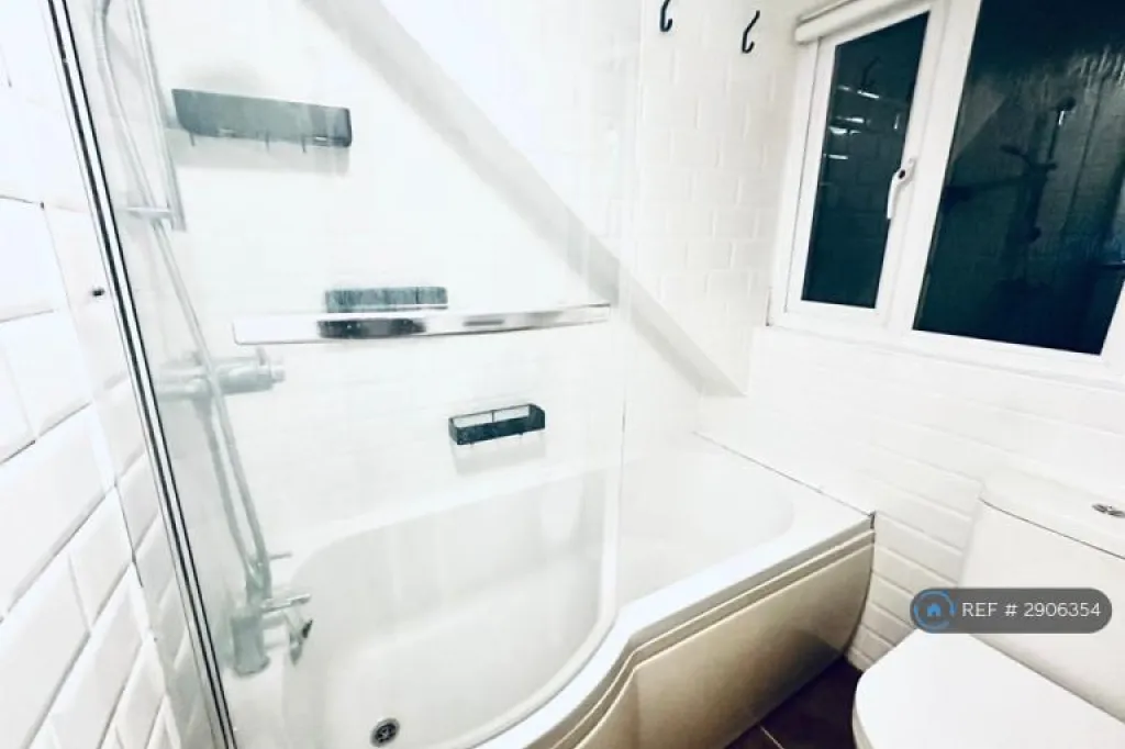 1 bedroom in Ashbourne Road, London, CR4 (#2906354)