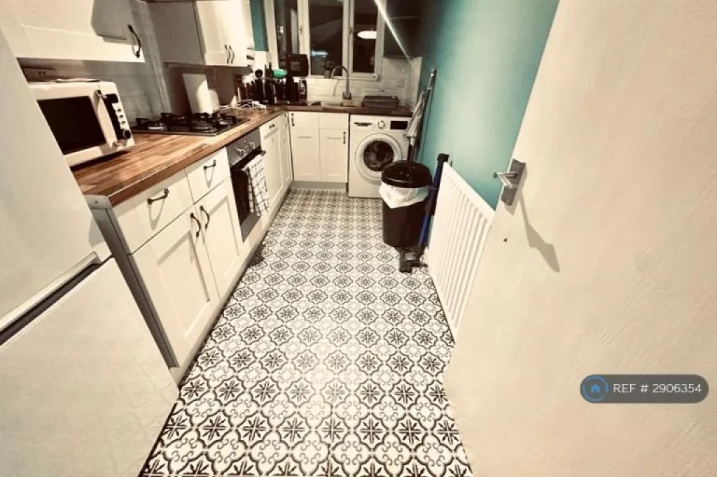 1 bedroom in Ashbourne Road, London, CR4 (#2906354)