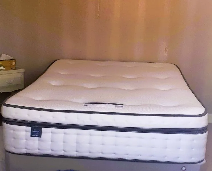Mattress Topper Double Bed 137x190 cm | 10cm Extra Thick Hotel Quality Microfiber | Soft Double Mattress Topper | Hypoallergenic & Deep Elasticated Straps for Secure Firm Grip