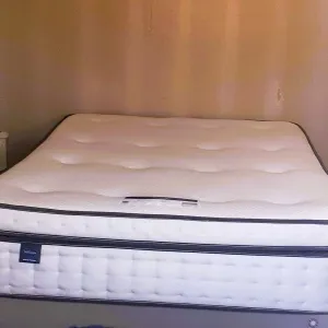Mattress Topper Double Bed 137x190 cm | 10cm Extra Thick Hotel Quality Microfiber | Soft Double Mattress Topper | Hypoallergenic & Deep Elasticated Straps for Secure Firm Grip