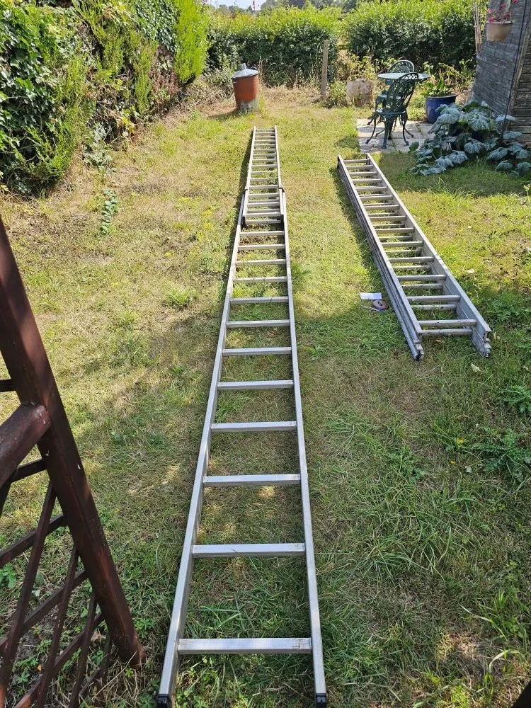 1 set of Hailo Heavy Duty Aluminium Extension Ladders