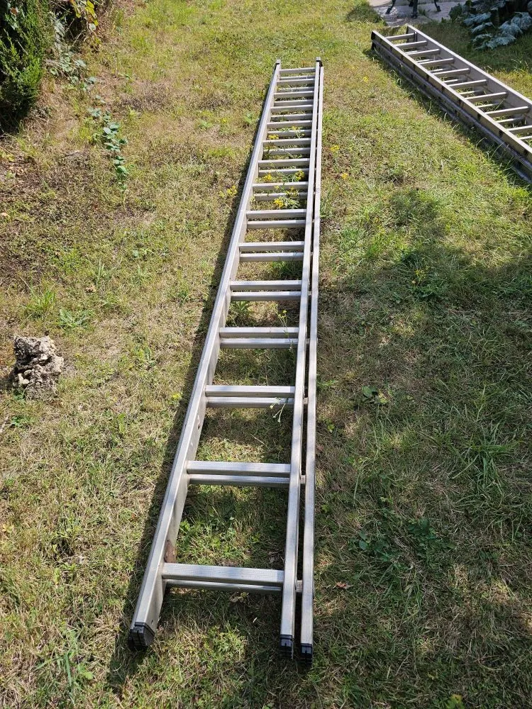 1 set of Hailo Heavy Duty Aluminium Extension Ladders