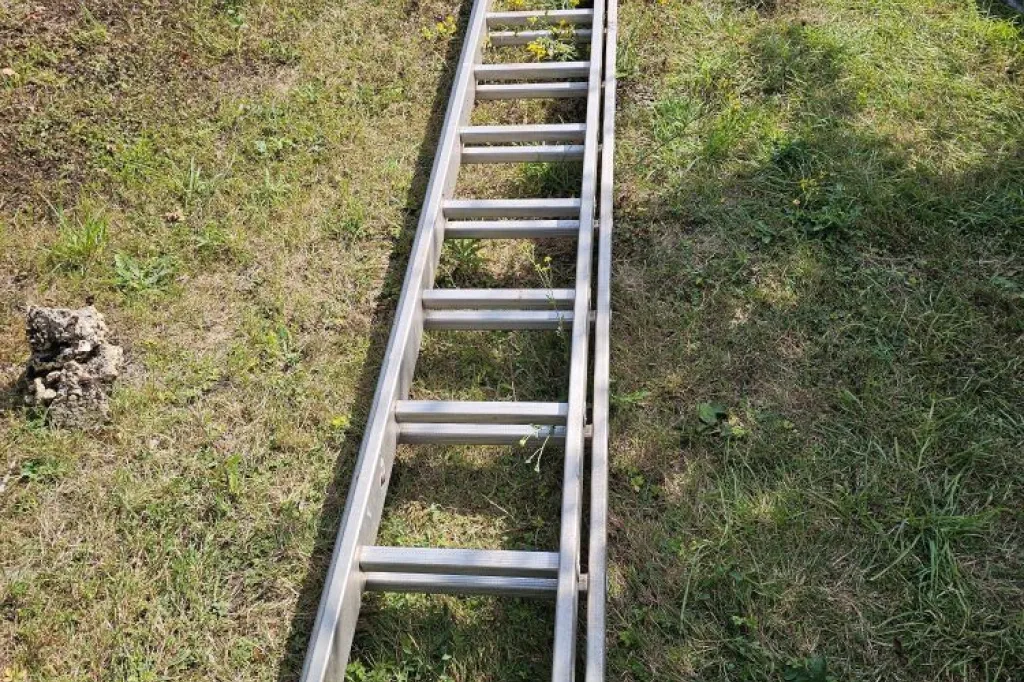 1 set of Hailo Heavy Duty Aluminium Extension Ladders