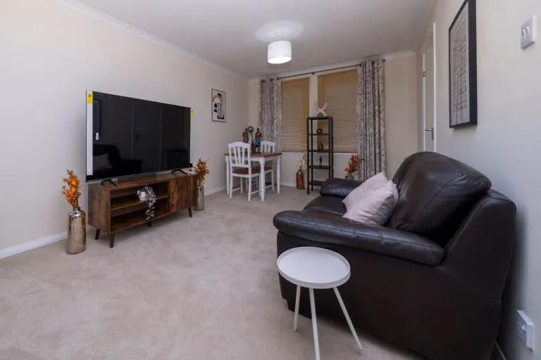 Fully Refurbished 1 bed Flat in Headland Court, Aberdeen (AB10)