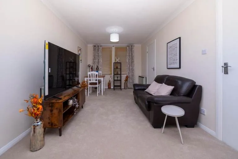 Fully Refurbished 1 bed Flat in Headland Court, Aberdeen (AB10)