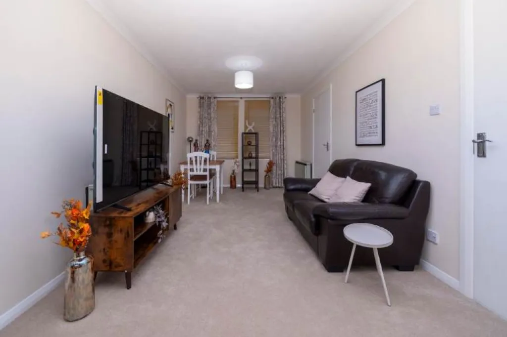 Fully Refurbished 1 bed Flat in Headland Court, Aberdeen (AB10)