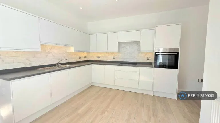 5 bedroom house in The Walk, Ebbw Vale, NP23 (5 bed) (#2809361)