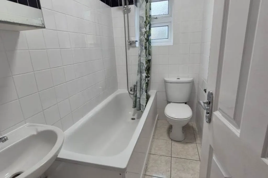 THE BEST 2/3 BEDROOM HOUSE! 2 MINS WALK TO VICTORIA LINE TUBE