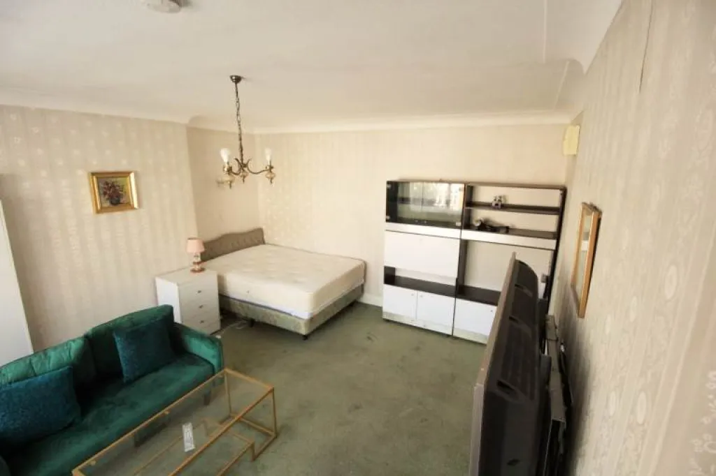 1 bedroom in Walmersley Road, Bury, BL9 (#2996368)