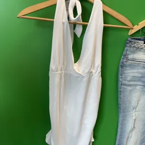 White top and blue jeans