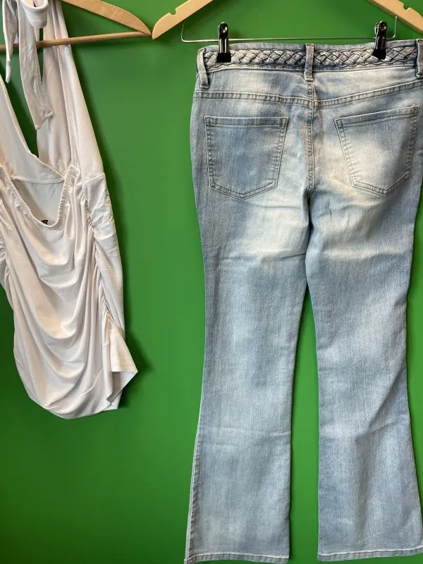 White top and blue jeans