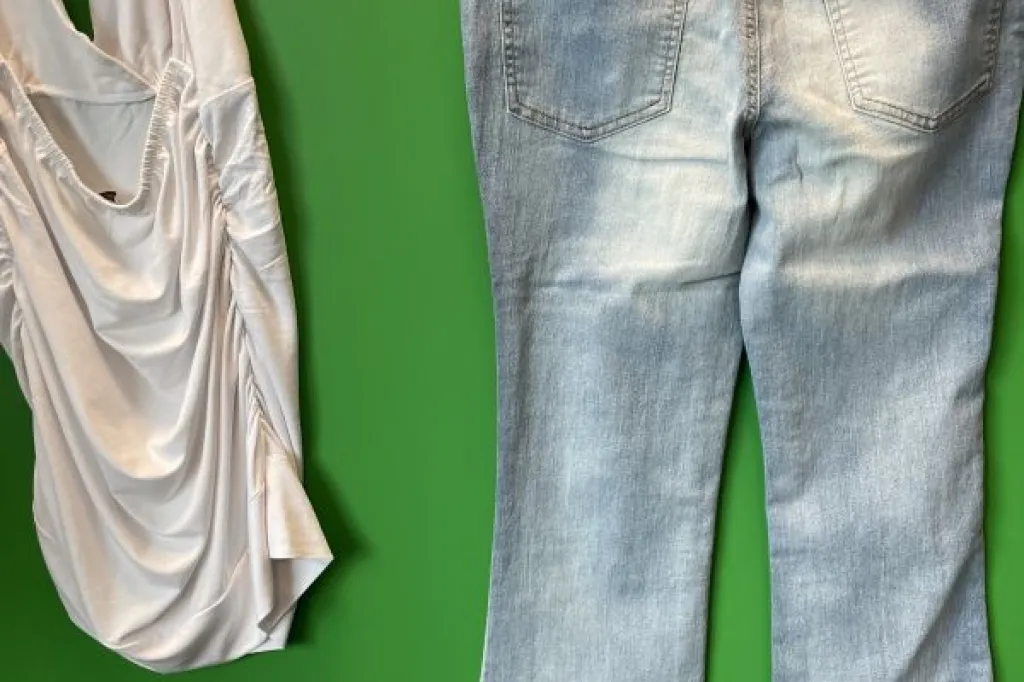 White top and blue jeans