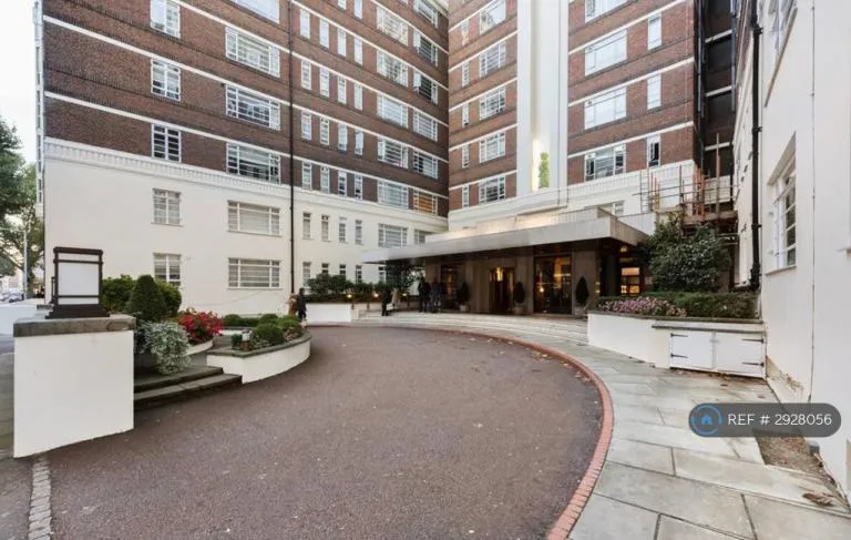1 bedroom flat in Nell Gwynn House, London, SW3 (1 bed) (#2928056)