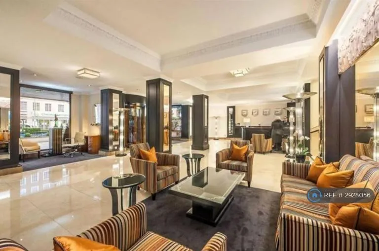 1 bedroom flat in Nell Gwynn House, London, SW3 (1 bed) (#2928056)