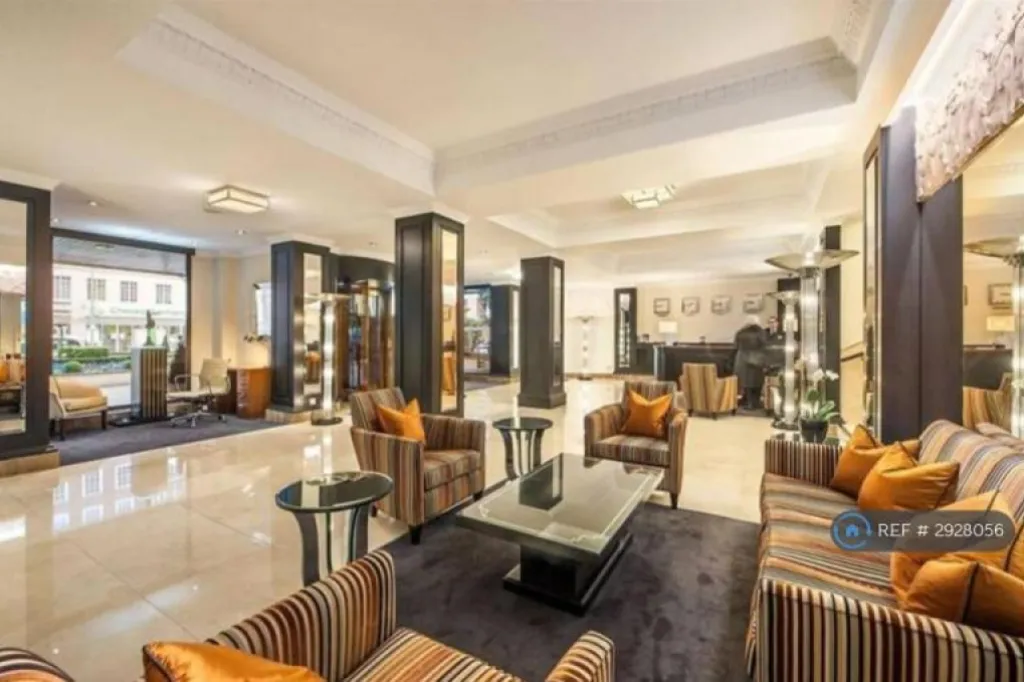 1 bedroom flat in Nell Gwynn House, London, SW3 (1 bed) (#2928056)