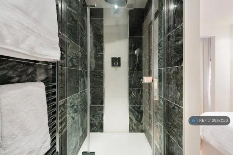 1 bedroom flat in Nell Gwynn House, London, SW3 (1 bed) (#2928056)