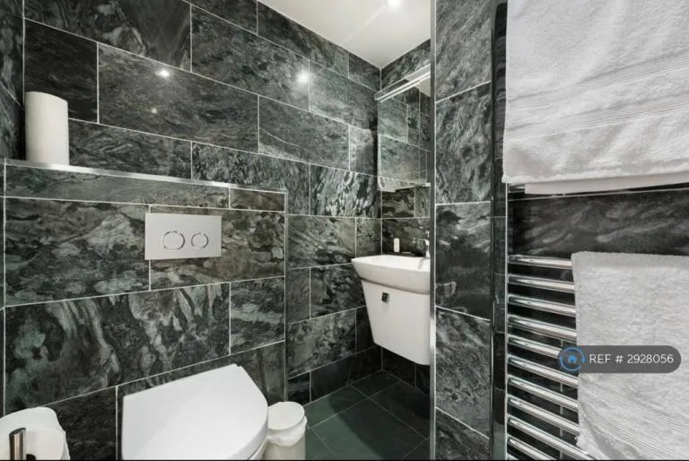1 bedroom flat in Nell Gwynn House, London, SW3 (1 bed) (#2928056)