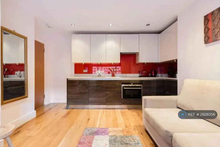 1 bedroom flat in Nell Gwynn House, London, SW3 (1 bed) (#2928056)