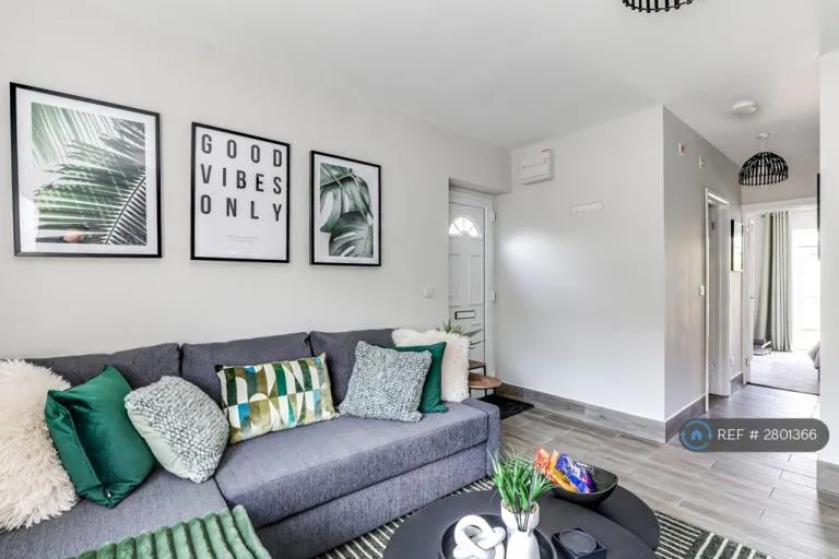 1 bedroom flat in Briar Road, Watford, WD25 (1 bed) (#2801366)
