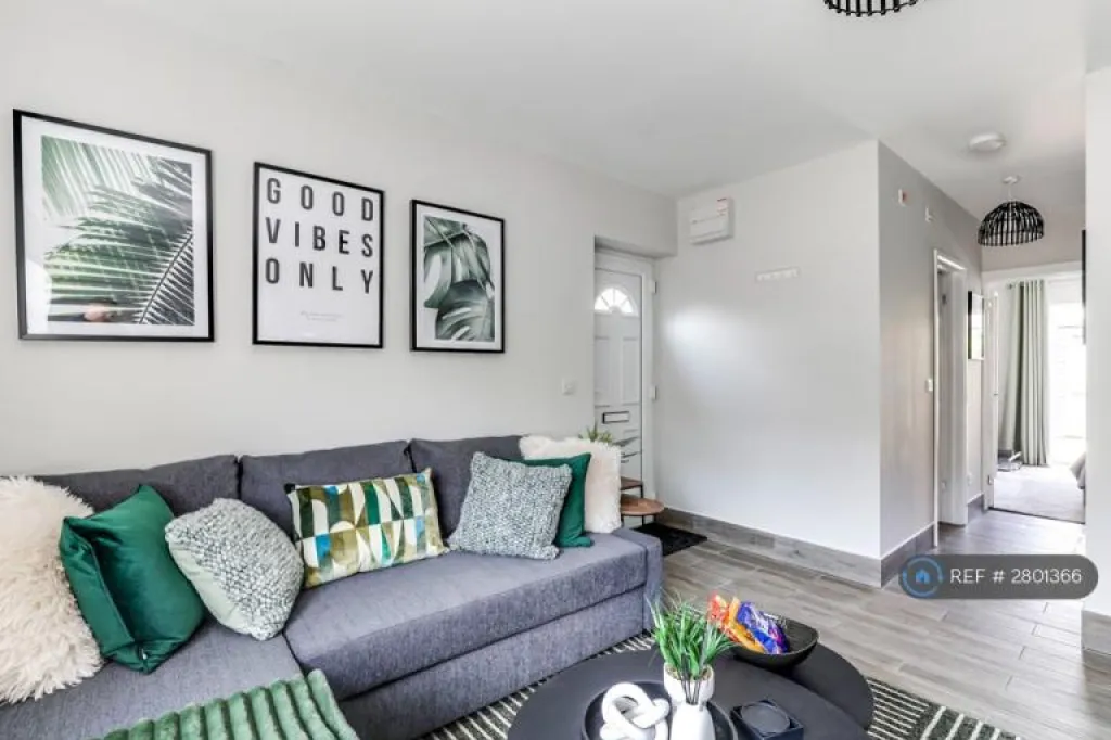1 bedroom flat in Briar Road, Watford, WD25 (1 bed) (#2801366)