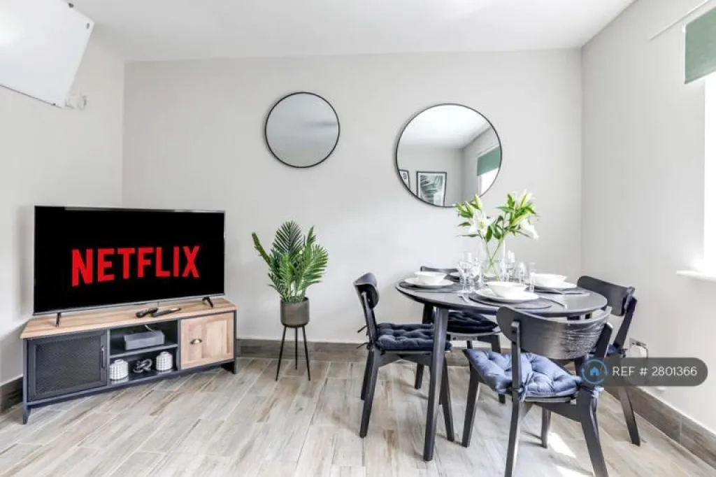 1 bedroom flat in Briar Road, Watford, WD25 (1 bed) (#2801366)