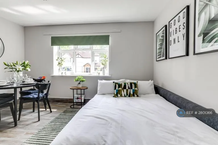 1 bedroom flat in Briar Road, Watford, WD25 (1 bed) (#2801366)