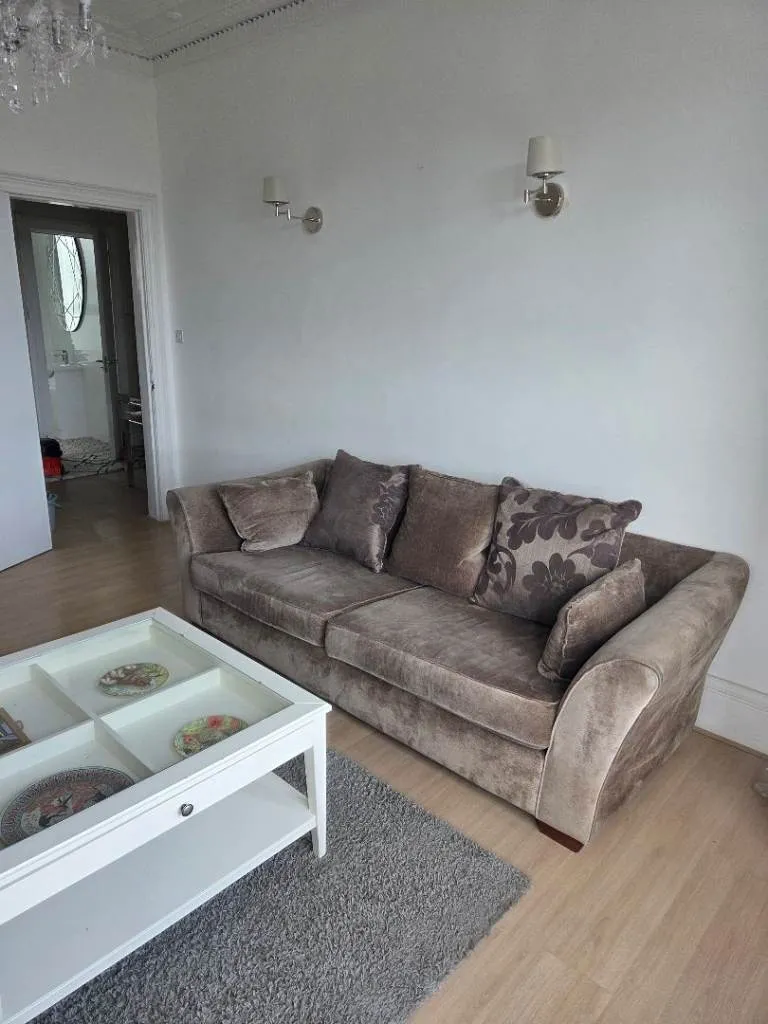Paisley Flat for rent