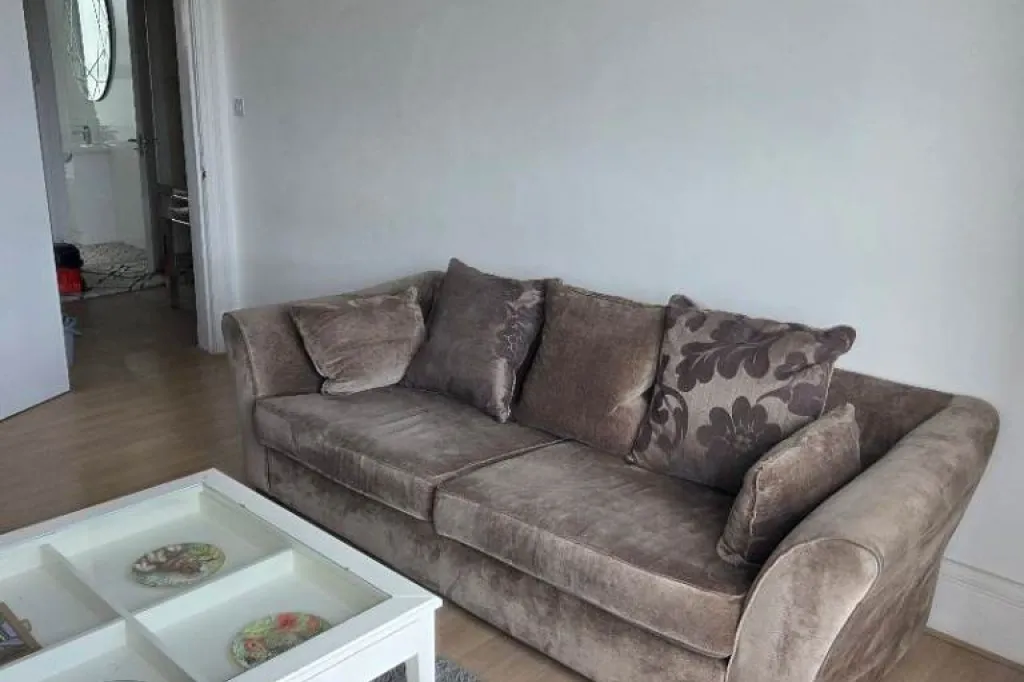 Paisley Flat for rent