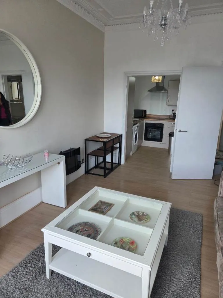 Paisley Flat for rent