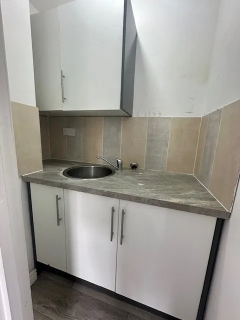 Ground Floor Studio Flat Ready To Move In Ilford (IG3 9RA) Rent including bills