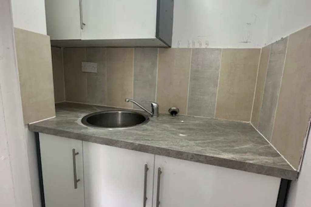 Ground Floor Studio Flat Ready To Move In Ilford (IG3 9RA) Rent including bills