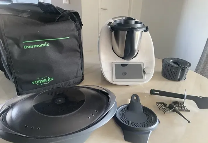 Thermomix TM6+ Robot contact me whatsapp +447441421336