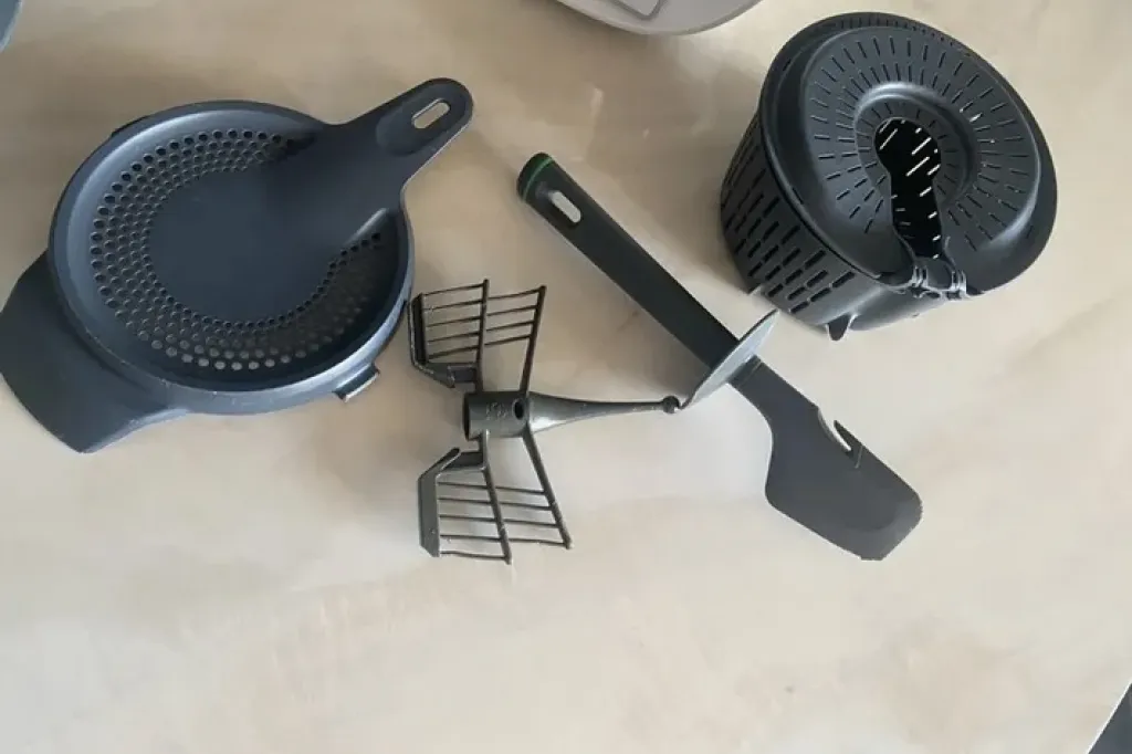 Thermomix TM6+ Robot contact me whatsapp +447441421336