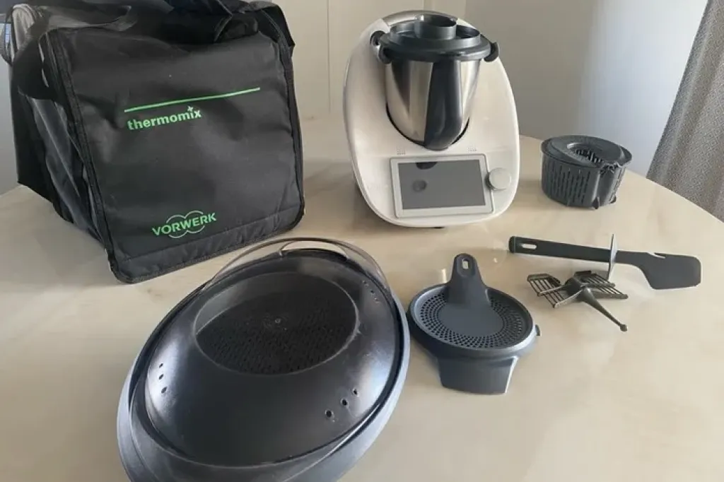 Thermomix TM6+ Robot contact me whatsapp +447441421336