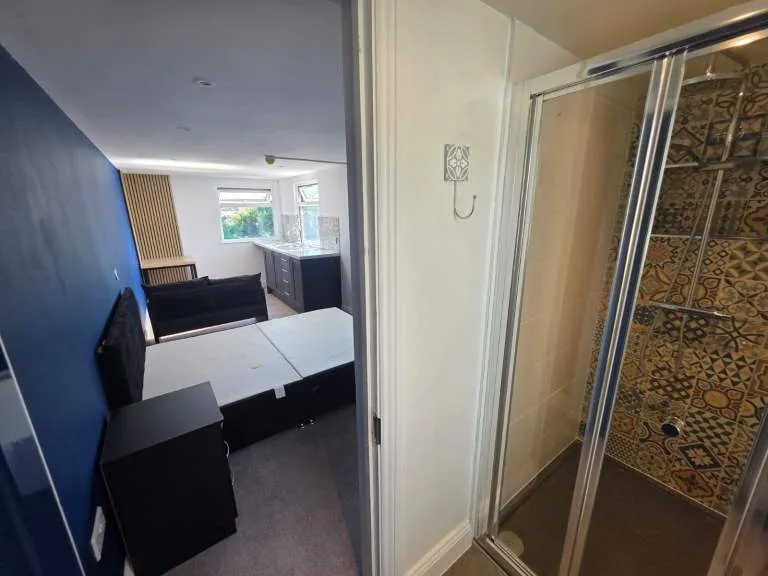 *LUXURY Hotel-Style Penthouse**ALL BILLS INCLUDED (£100 extra)**Ensuite**Easy Access To Town Centre*
