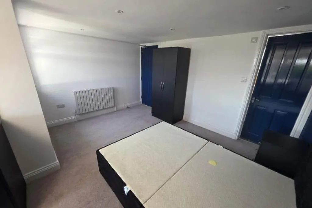*LUXURY Hotel-Style Penthouse**ALL BILLS INCLUDED (£100 extra)**Ensuite**Easy Access To Town Centre*
