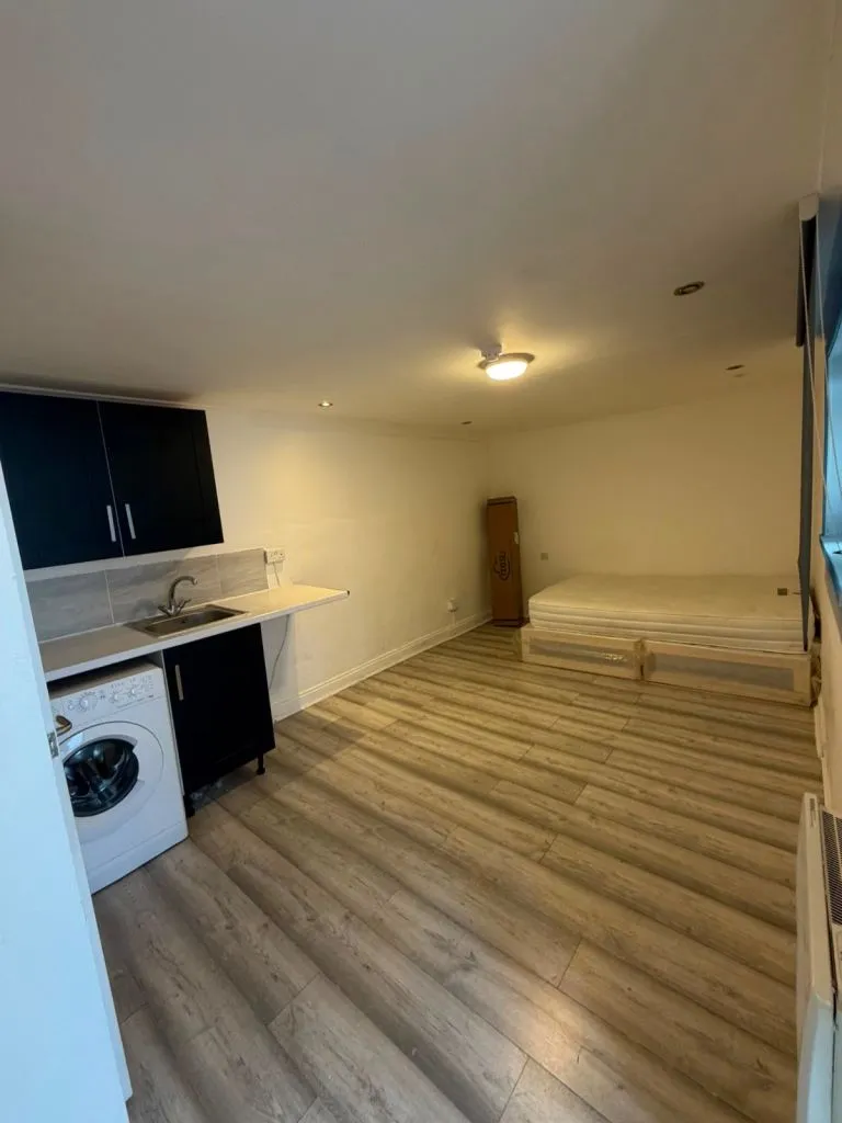 Spacious Studio Flat to Rent – NW2 – £1,400 pcm – DSS Accepted
