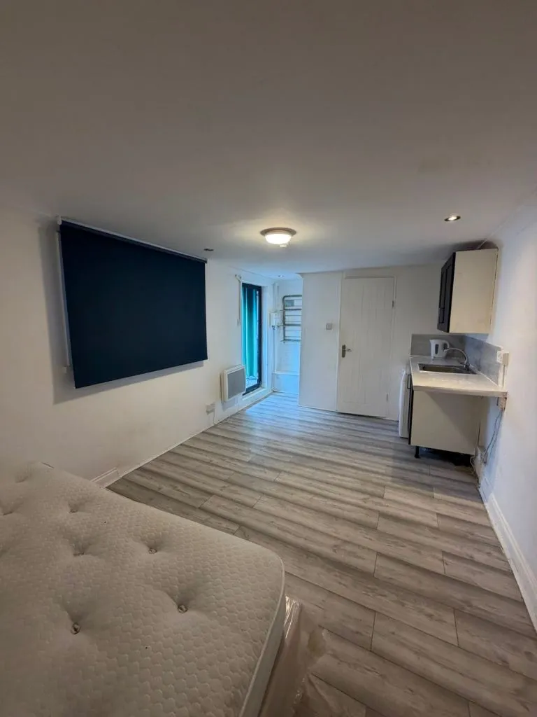 Spacious Studio Flat to Rent – NW2 – £1,400 pcm – DSS Accepted