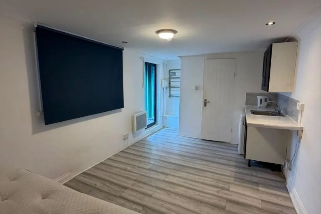 Spacious Studio Flat to Rent – NW2 – £1,400 pcm – DSS Accepted