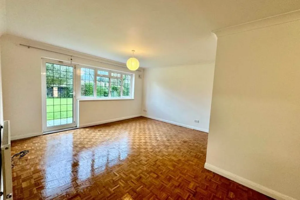 2 Bedroom Ground Floor Flat to Rent - Mardon, Westfield Park, Hatch End, Pinner HA5 4JQ