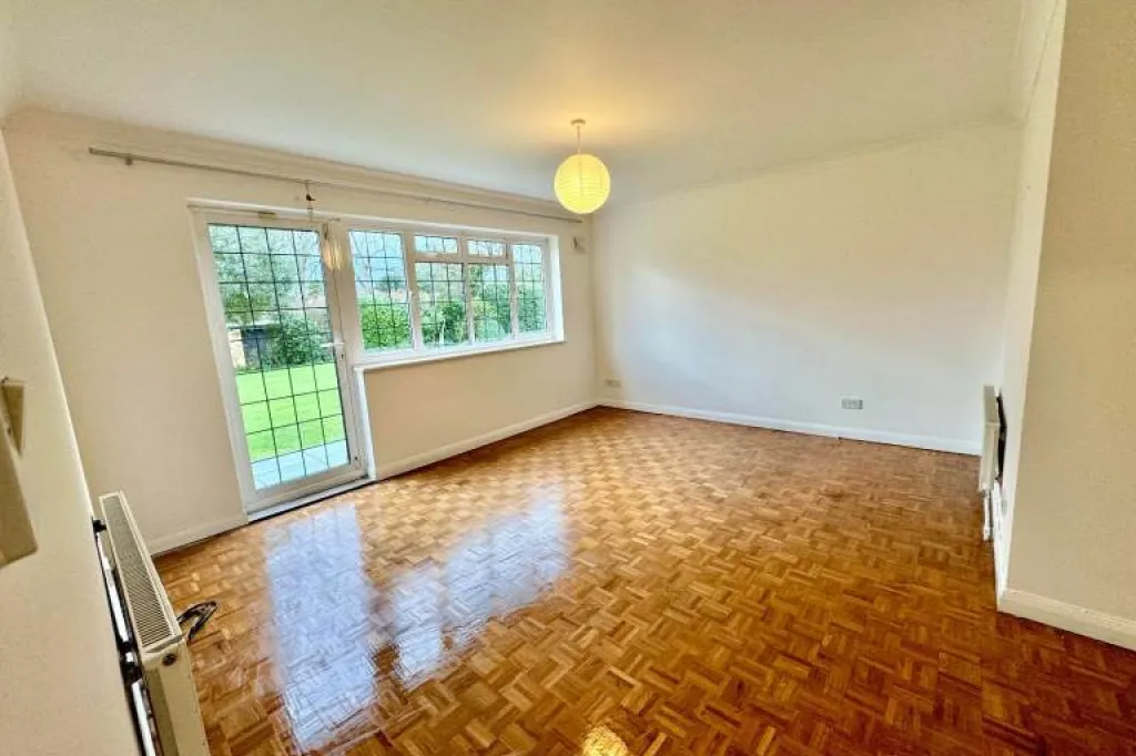 2 Bedroom Ground Floor Flat to Rent - Mardon, Westfield Park, Hatch End, Pinner HA5 4JQ
