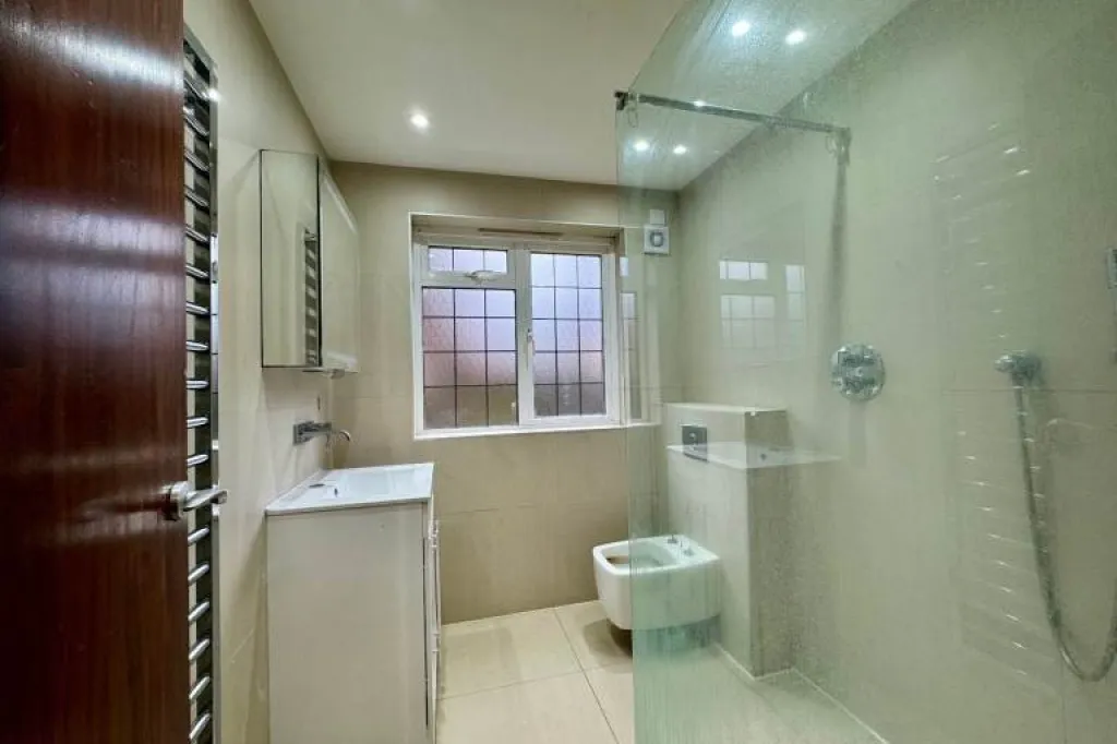 2 Bedroom Ground Floor Flat to Rent - Mardon, Westfield Park, Hatch End, Pinner HA5 4JQ