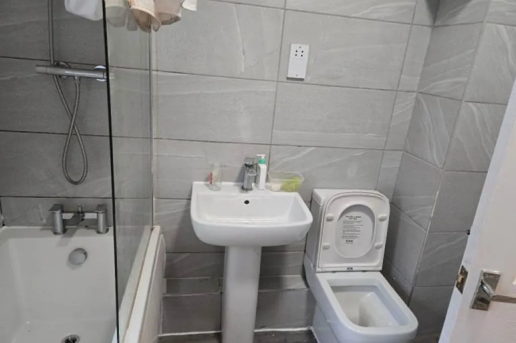 Two bed refurbished flat