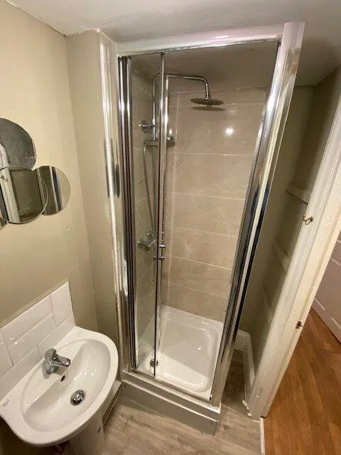 Single En-Suite Semi-Studio Direct Access to Garden in St Stephens Gardens, W2 5QU