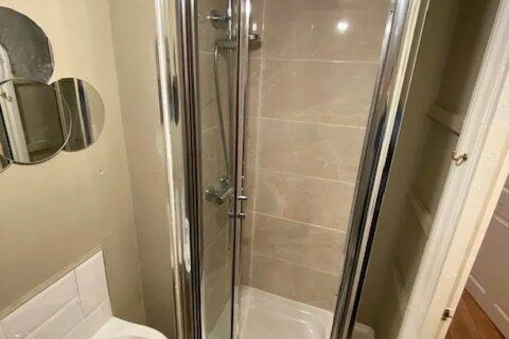 Single En-Suite Semi-Studio Direct Access to Garden in St Stephens Gardens, W2 5QU
