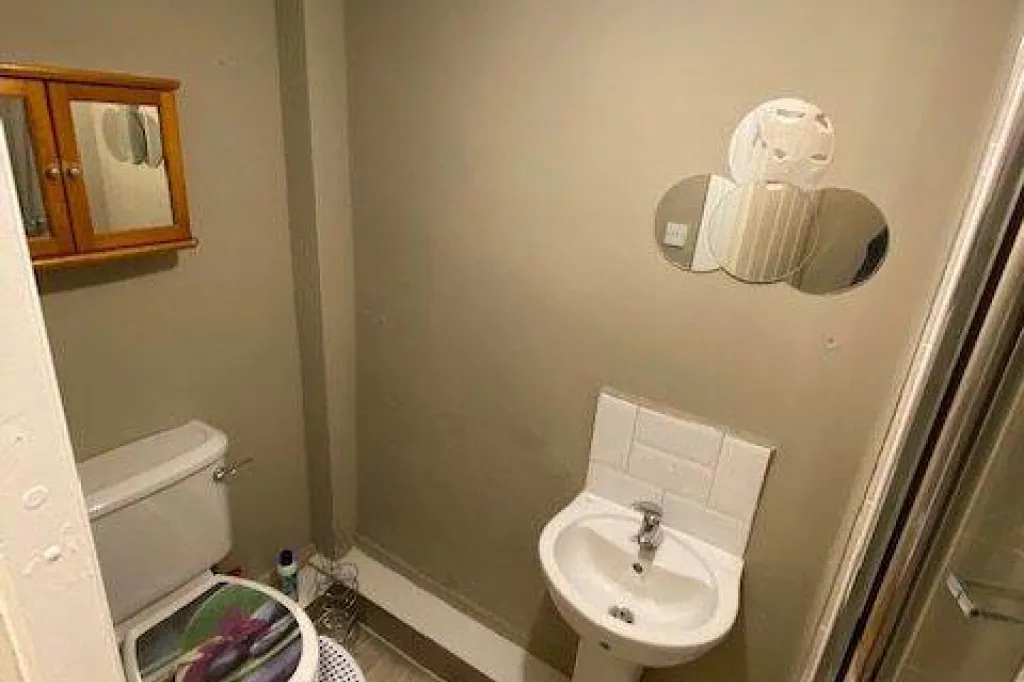 Single En-Suite Semi-Studio Direct Access to Garden in St Stephens Gardens, W2 5QU
