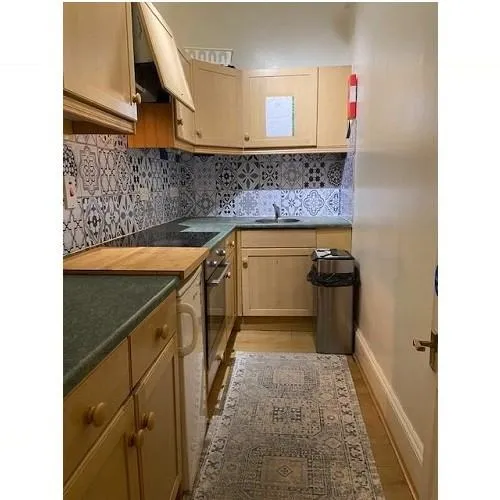 Single En-Suite Semi-Studio Direct Access to Garden in St Stephens Gardens, W2 5QU