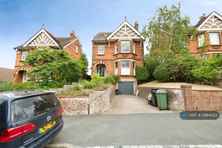 5 bedroom house in Deerings Road, Reigate, RH2 (5 bed) (#2984553)
