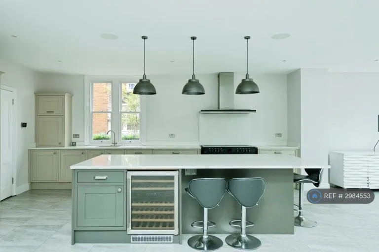 5 bedroom house in Deerings Road, Reigate, RH2 (5 bed) (#2984553)