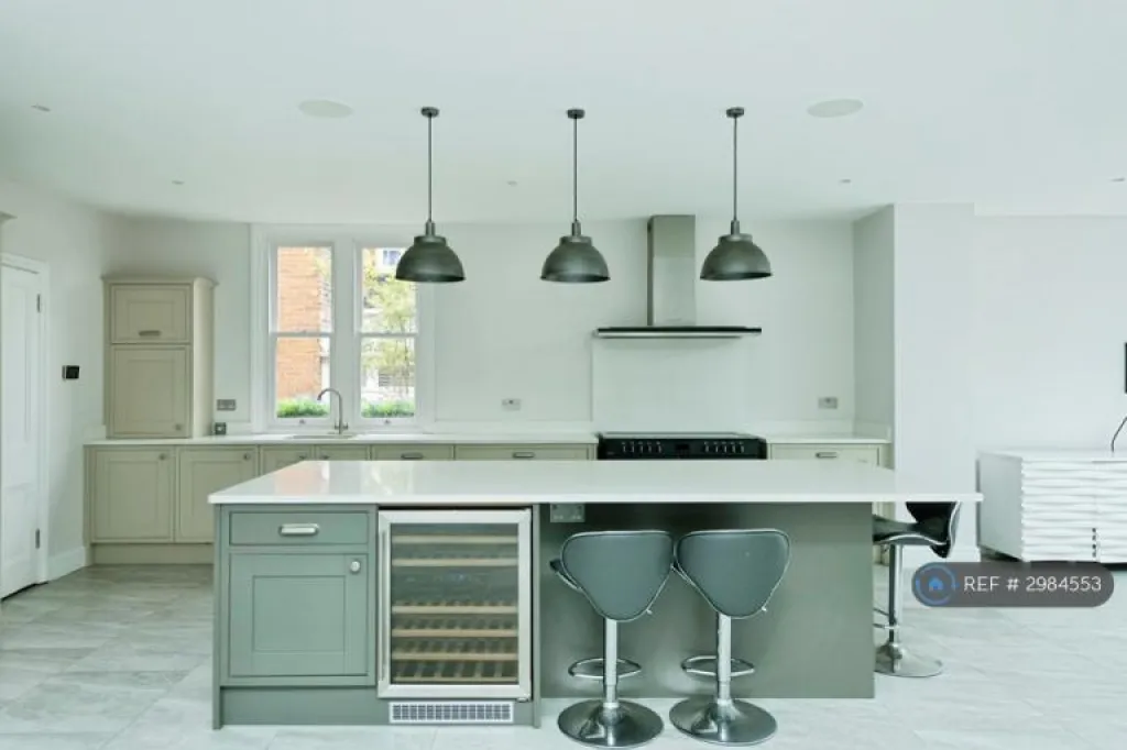 5 bedroom house in Deerings Road, Reigate, RH2 (5 bed) (#2984553)